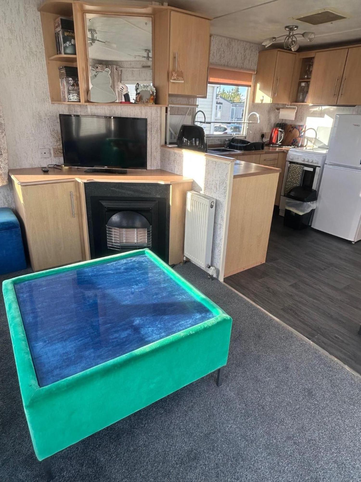6 Berth Caravan For Hire By The Beach In Heacham, Norfolk Ref 21038C Exterior foto